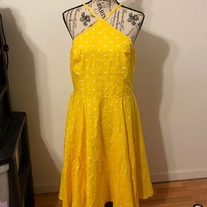 Venus yellow white poke dot size 10